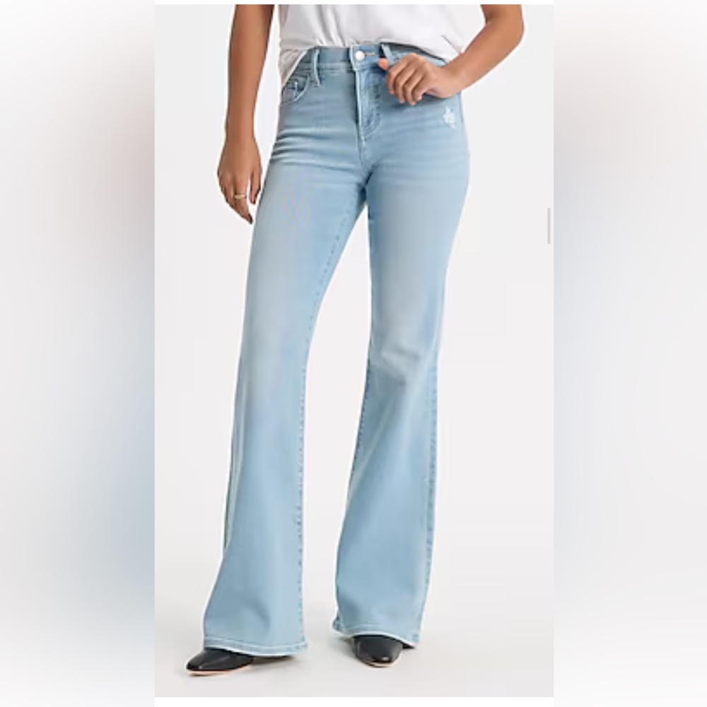 Mid Rise Light Wash Hyper Sculpt '70s Flare Jeans